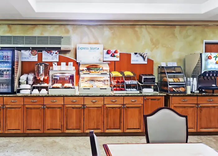 Holiday Inn Express & Suites South By Ihg